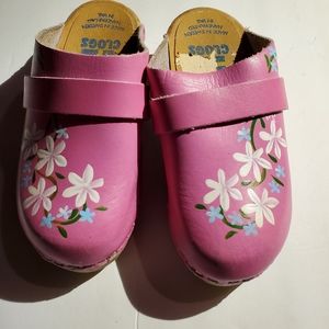 Tessa Children’s Pink Floral Clogs Size 27